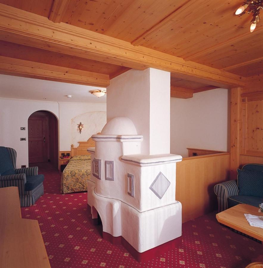 Alpen Hotel Corona Vigo di Fassa Eksteriør billede