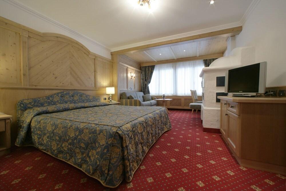 Alpen Hotel Corona Vigo di Fassa Eksteriør billede