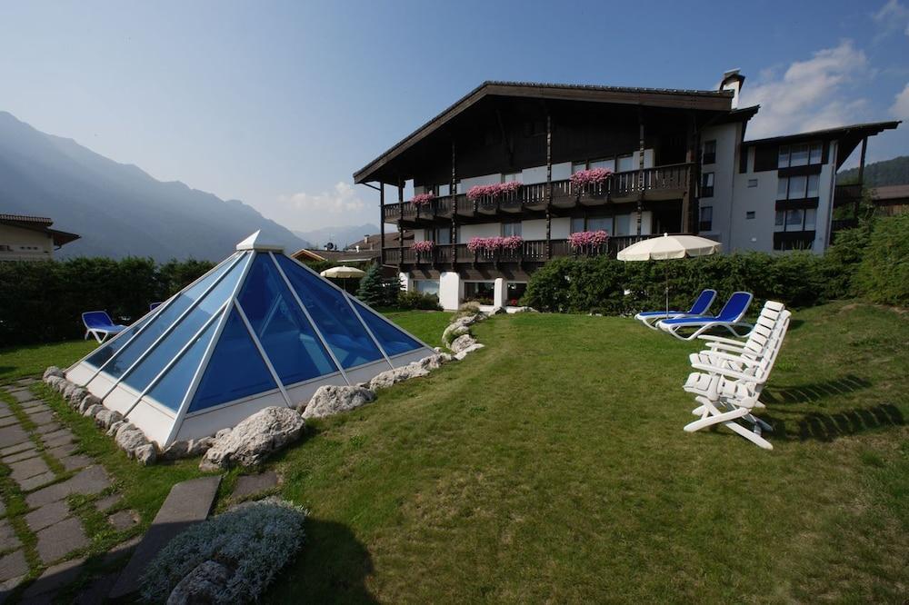 Alpen Hotel Corona Vigo di Fassa Eksteriør billede