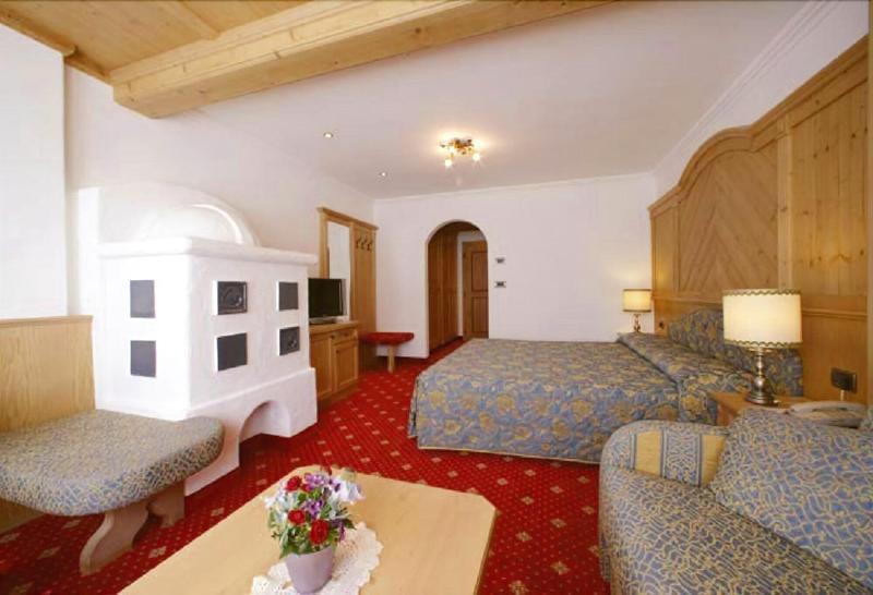 Alpen Hotel Corona Vigo di Fassa Eksteriør billede