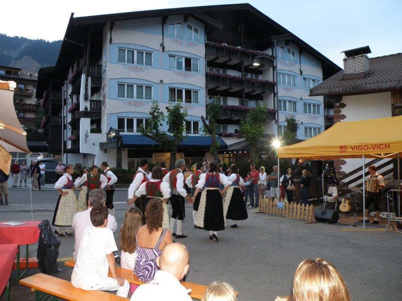 Alpen Hotel Corona Vigo di Fassa Eksteriør billede