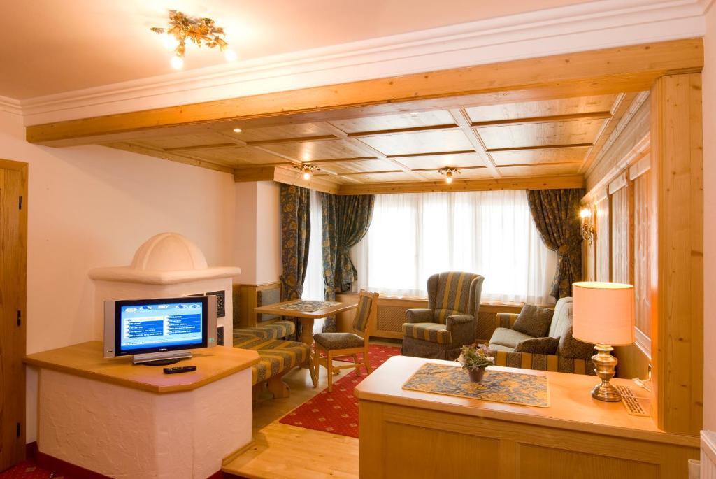 Alpen Hotel Corona Vigo di Fassa Værelse billede
