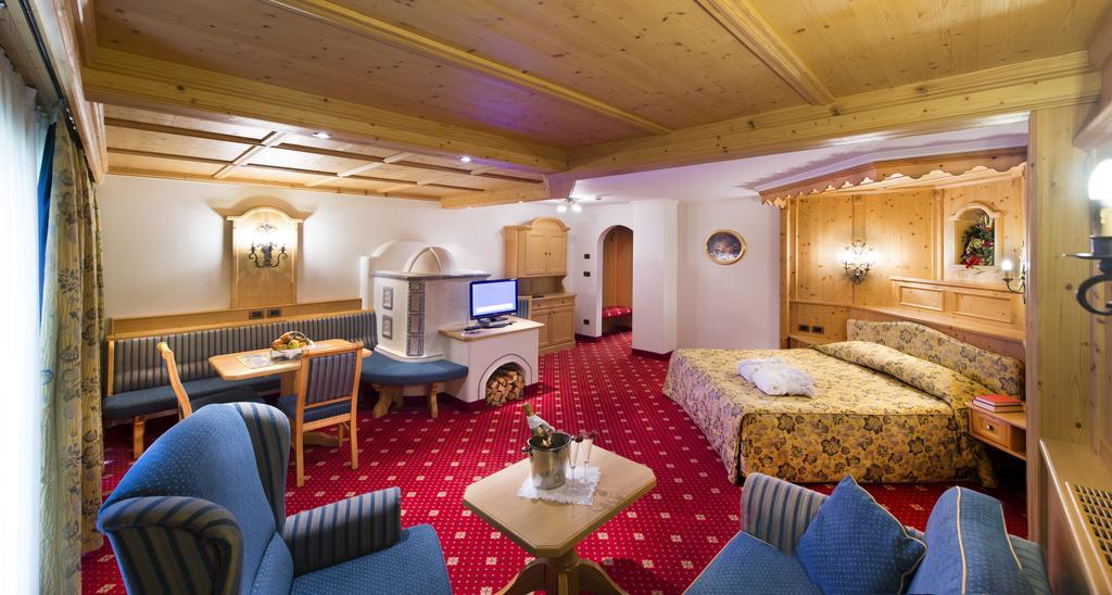 Alpen Hotel Corona Vigo di Fassa Eksteriør billede