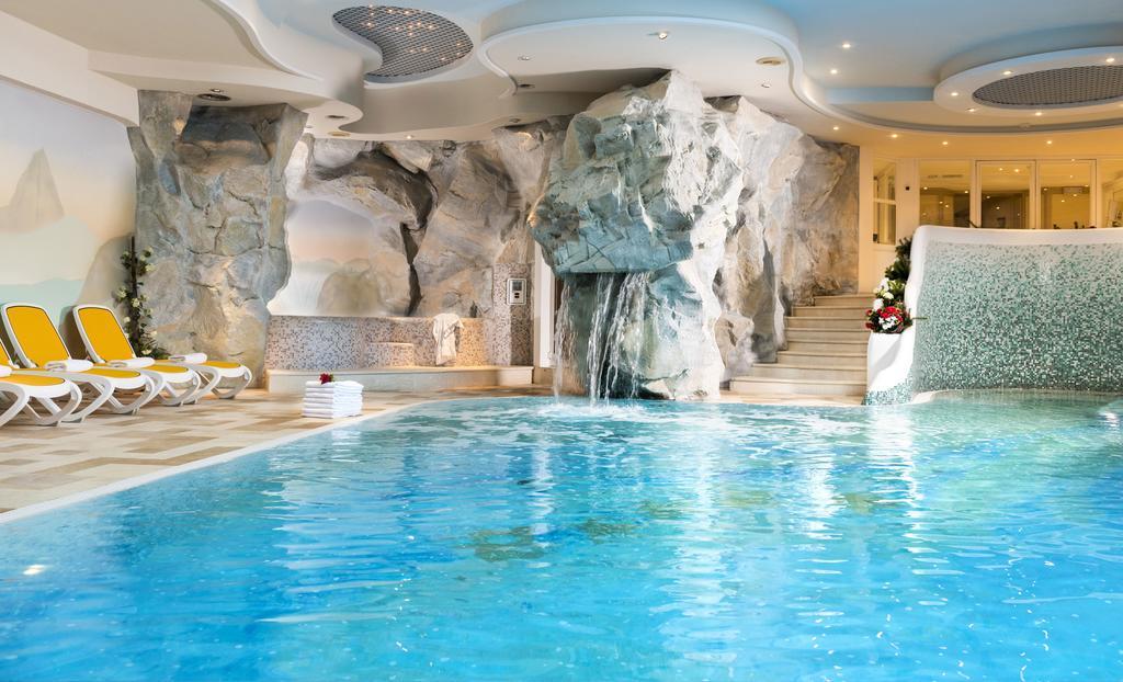 Alpen Hotel Corona Vigo di Fassa Eksteriør billede