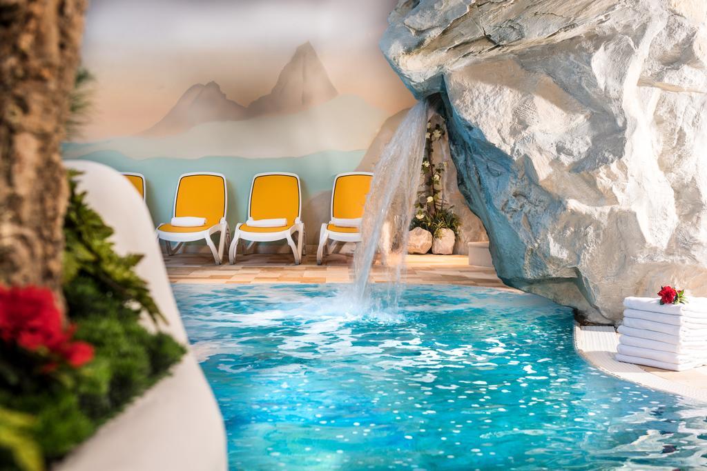 Alpen Hotel Corona Vigo di Fassa Eksteriør billede