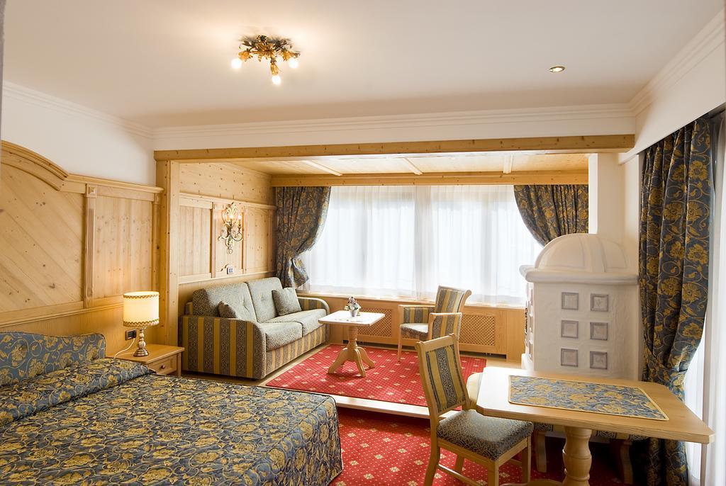 Alpen Hotel Corona Vigo di Fassa Eksteriør billede